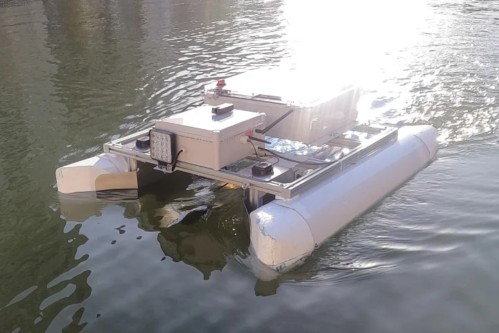 双胴船型水上ドローン RBBB
