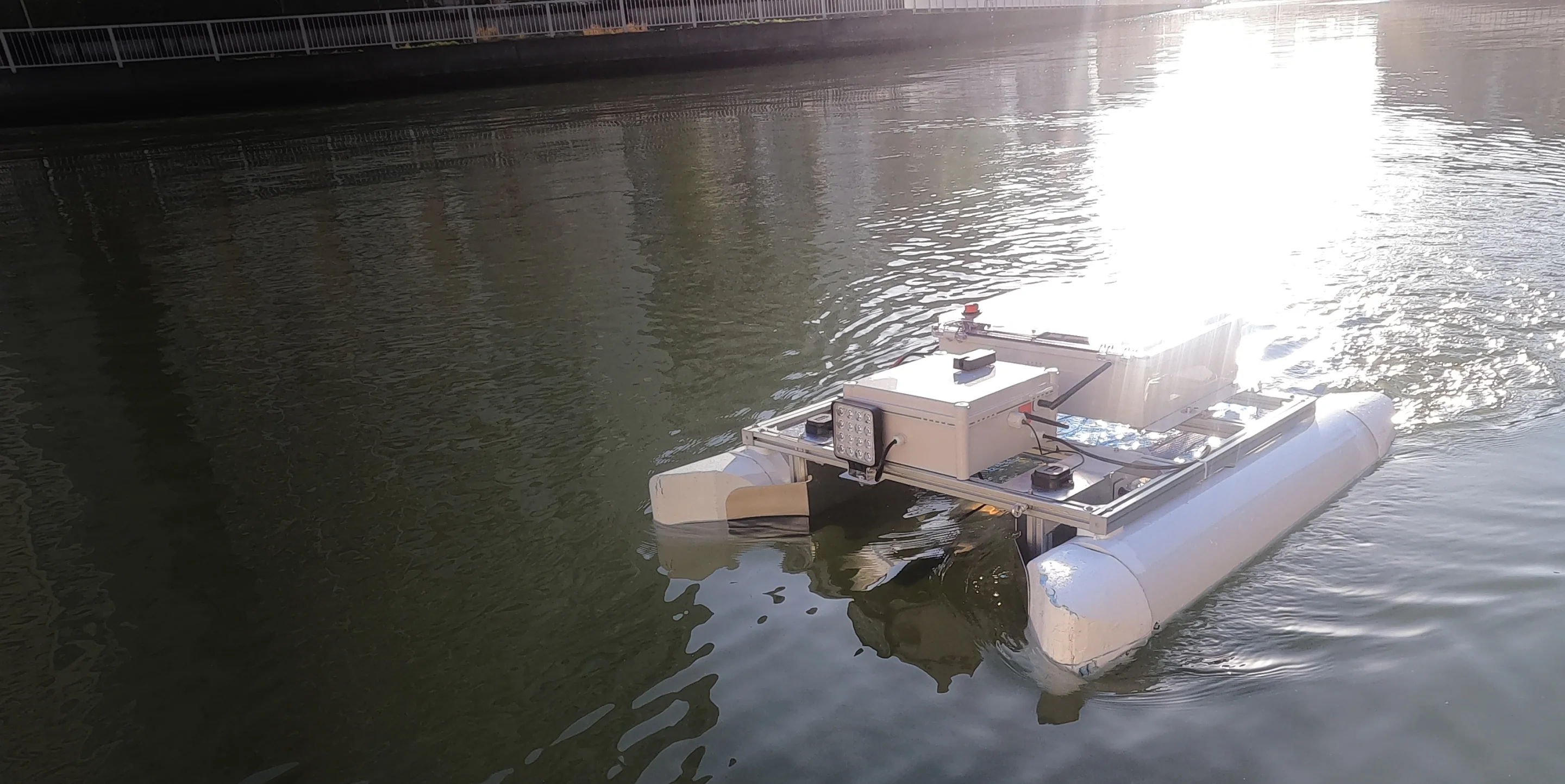 双胴船型水上ドローン RBBB